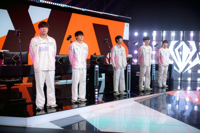 BLG hủy diệt JDG, gặp G2 tại chung kết